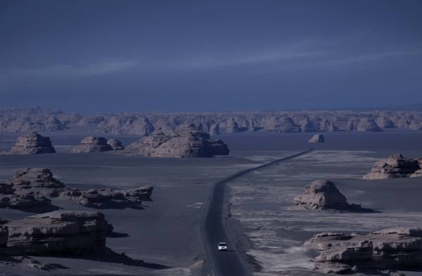 Photograph Pete Seaward  Gobi Desert Road on One Eyeland